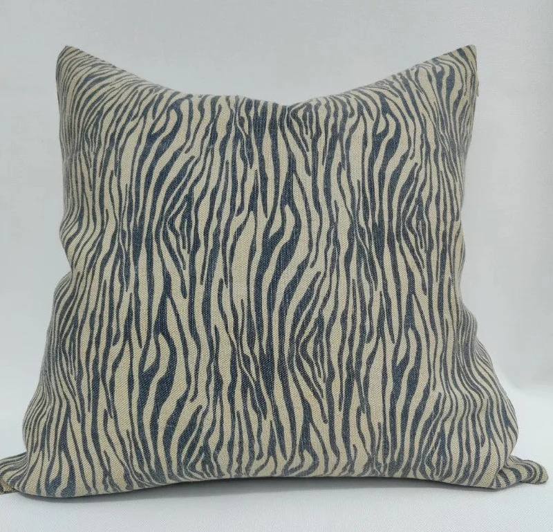 © Iberian coast emerald waves cushion