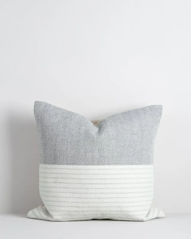 © Willett outdoor cushion grey almond